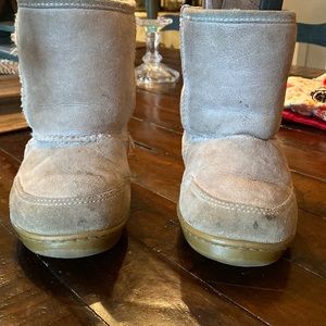 A used pair of girl Minnetonka lined boots. Another few seasons left in them.